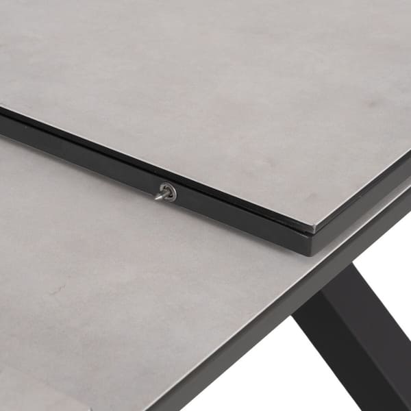 Mesa de comedor extensible de cerámica y metal negro